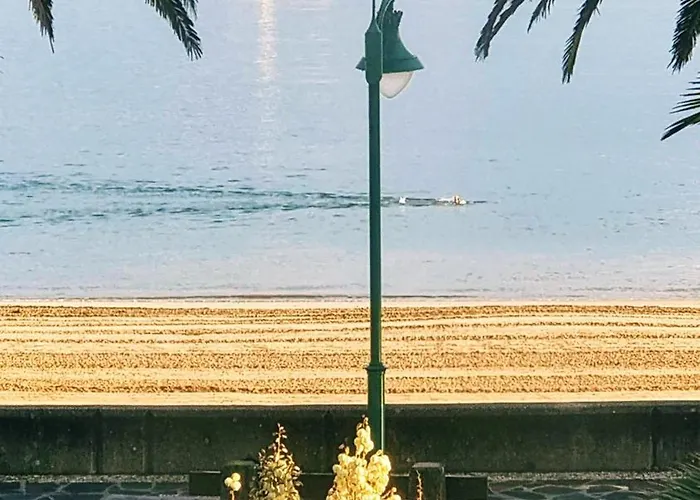 Lägenhet Precioso Atico Frente A La Playa De Santa Cristina A Coruña
